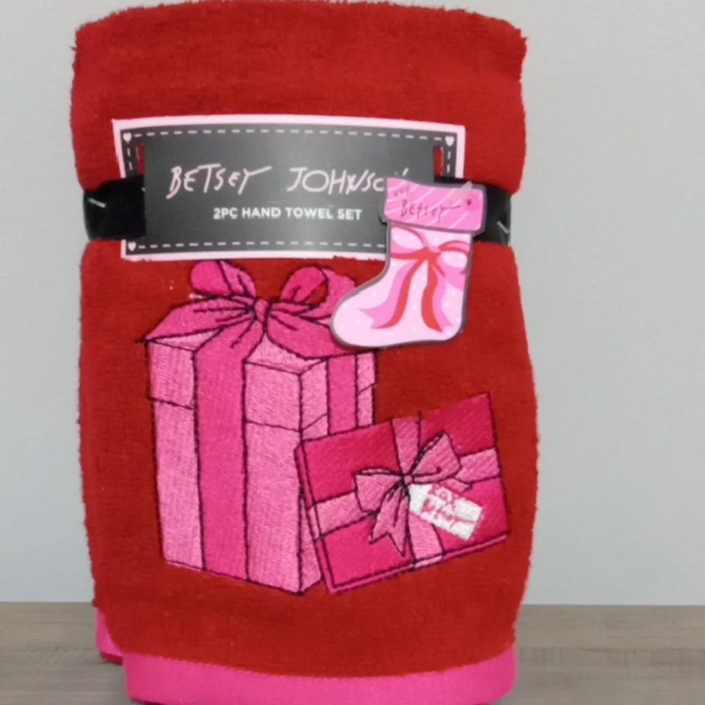 Betsey Johnson Christmas Red and Pink Hand Towel Set New